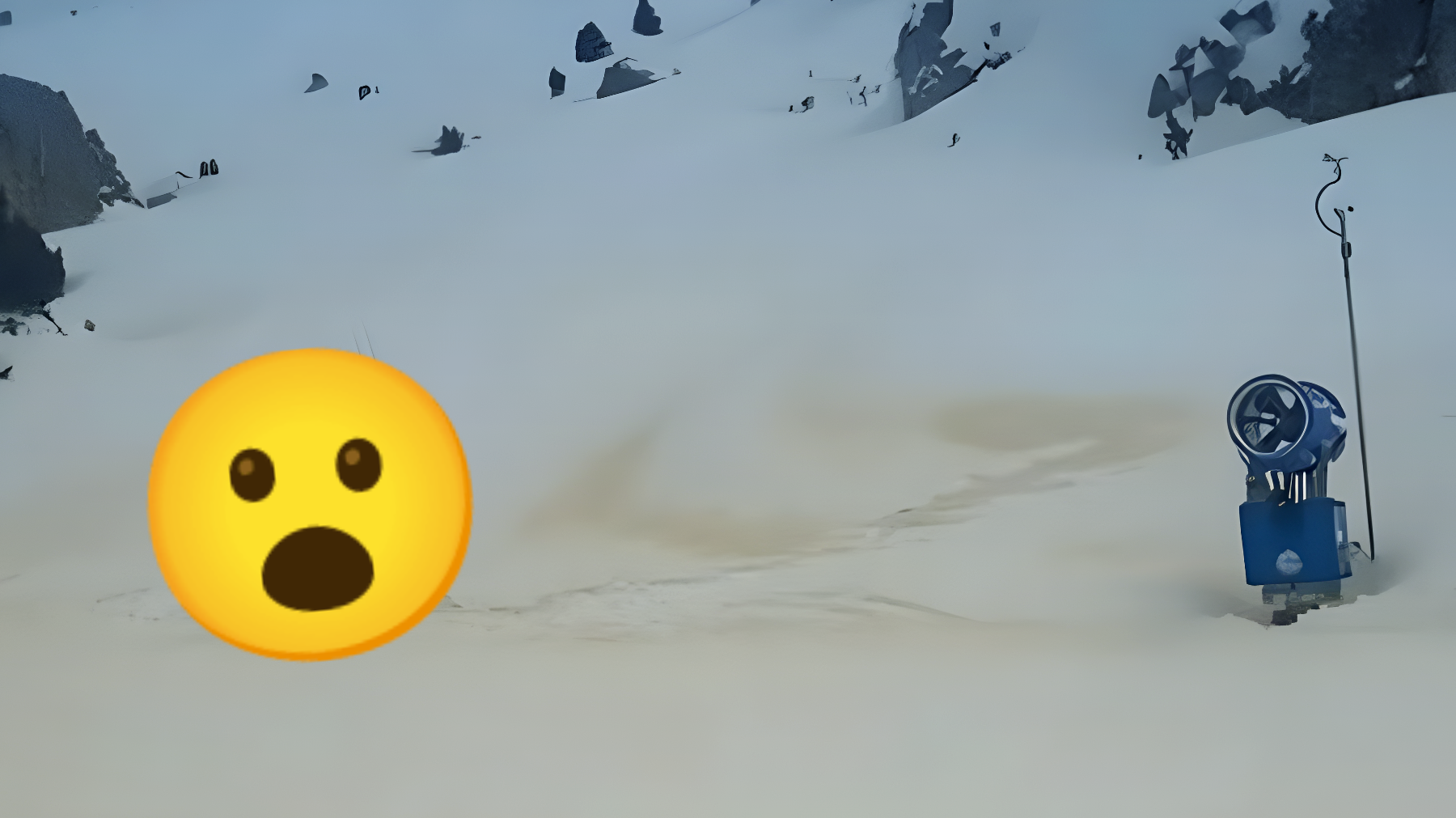 Fenomeno insolito sulle Dolomiti: la neve si tinge di giallo, cosa sta succedendo?