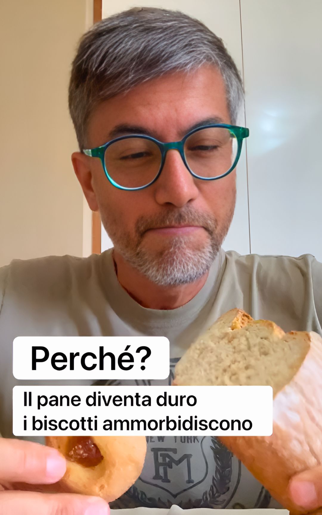 Perché il pane si indurisce all'aria e i biscotti no