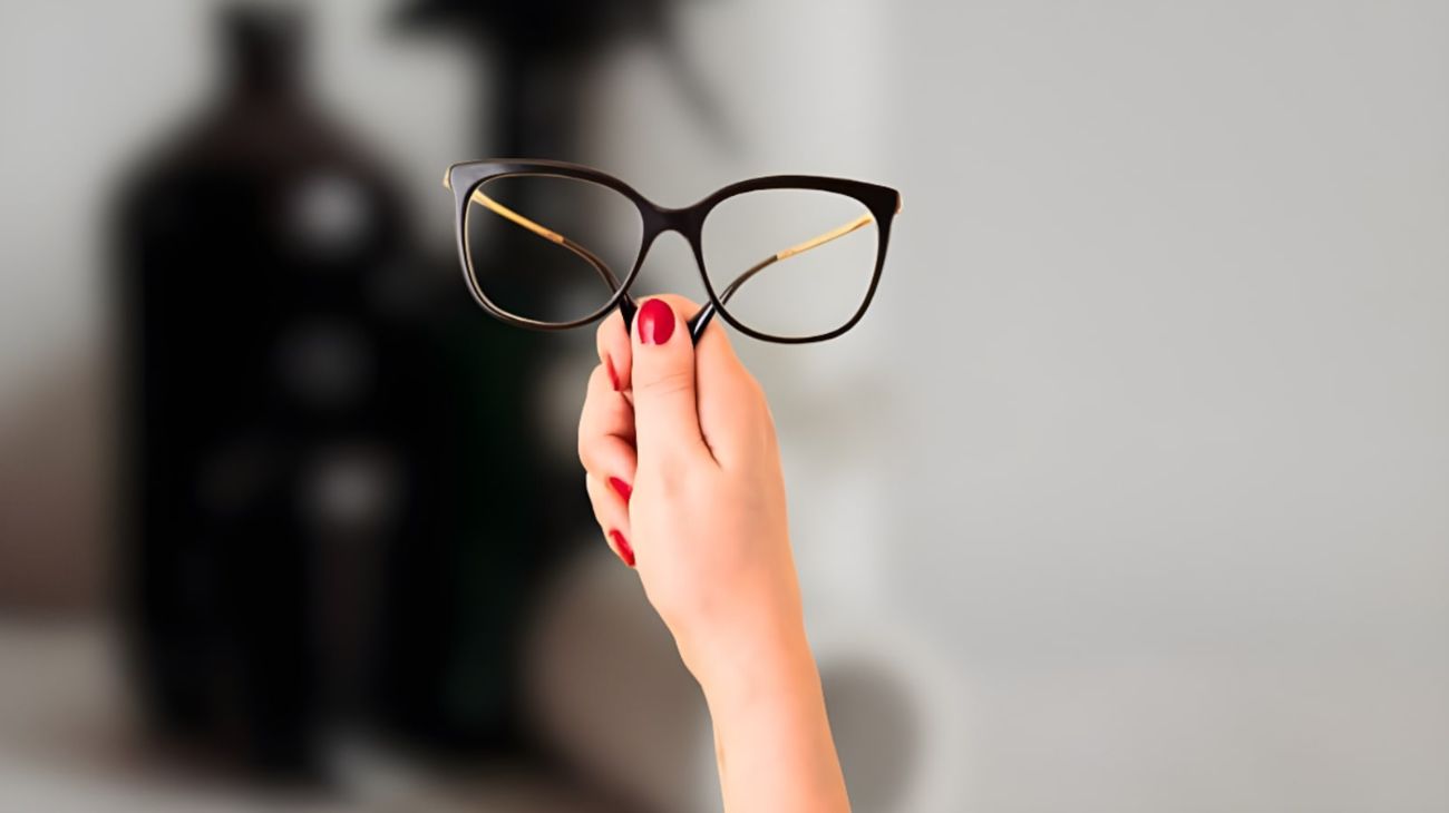 Occhiali da vista, come pulirli usando aceto e bicarbonato