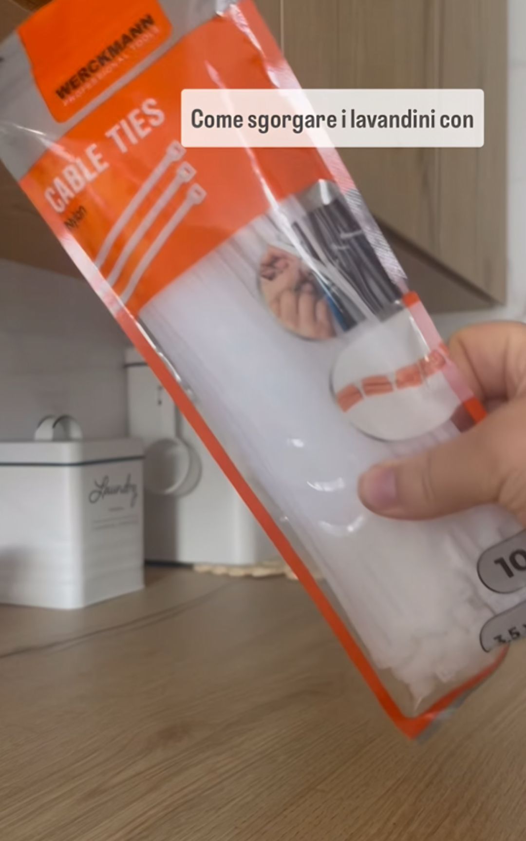 Lavandino, otturazione rimossa grazie alle fascette da idraulico