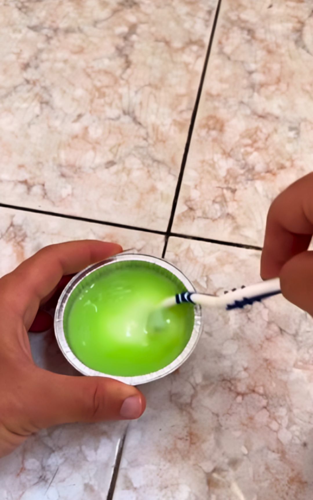 Fughe pulite e sbiancate grazie a questo rimedio