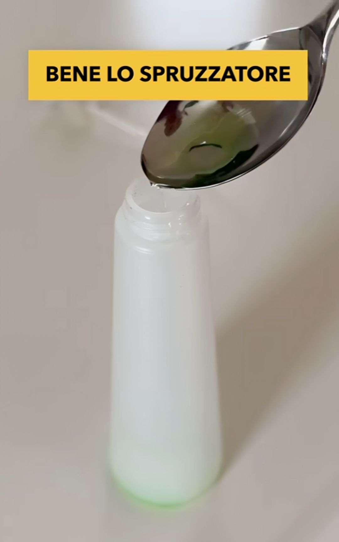 Specchi, come creare una soluzione per pulirli