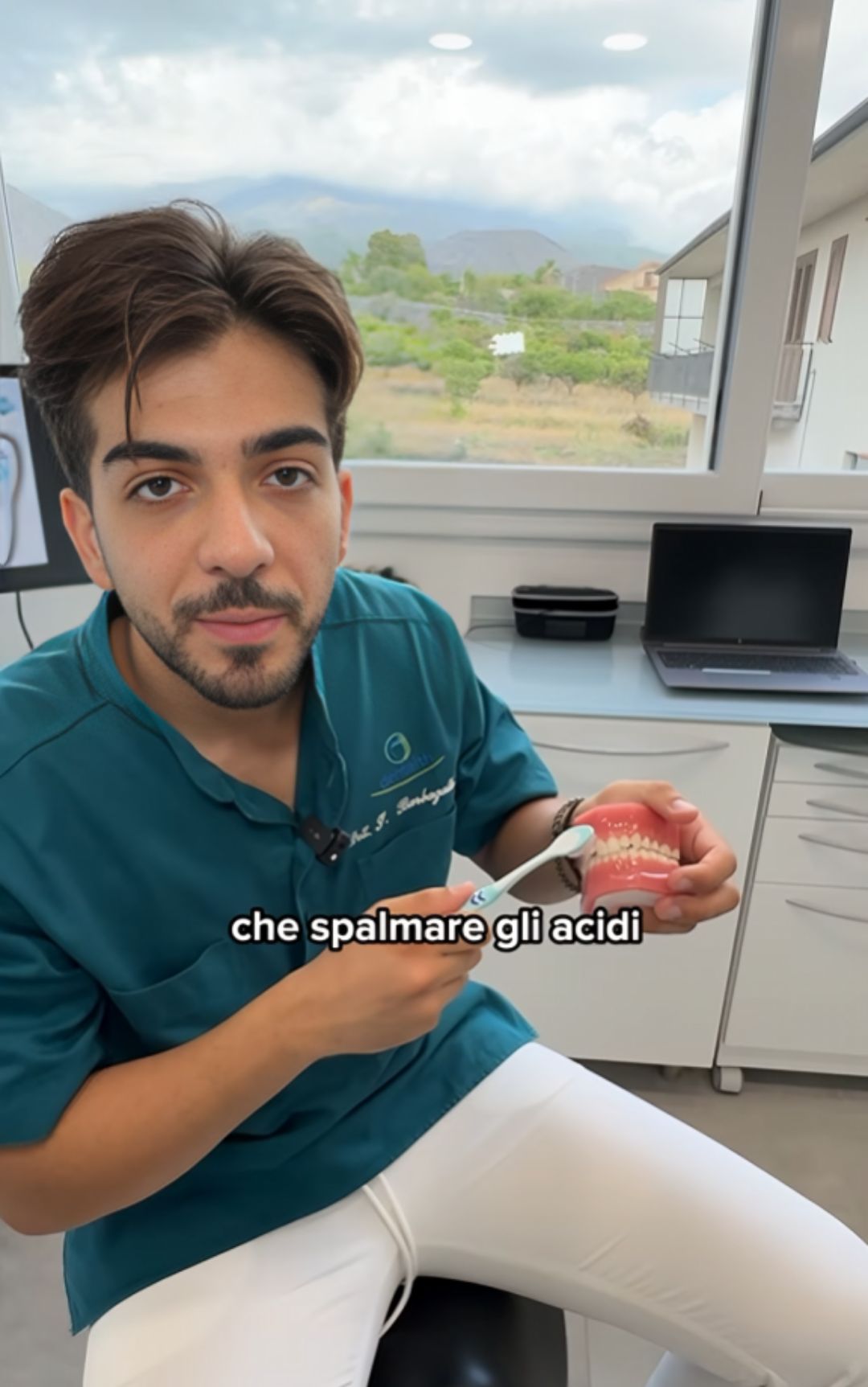 Denti, perché è meglio attendere un po' prima di lavarli dopo aver mangiato