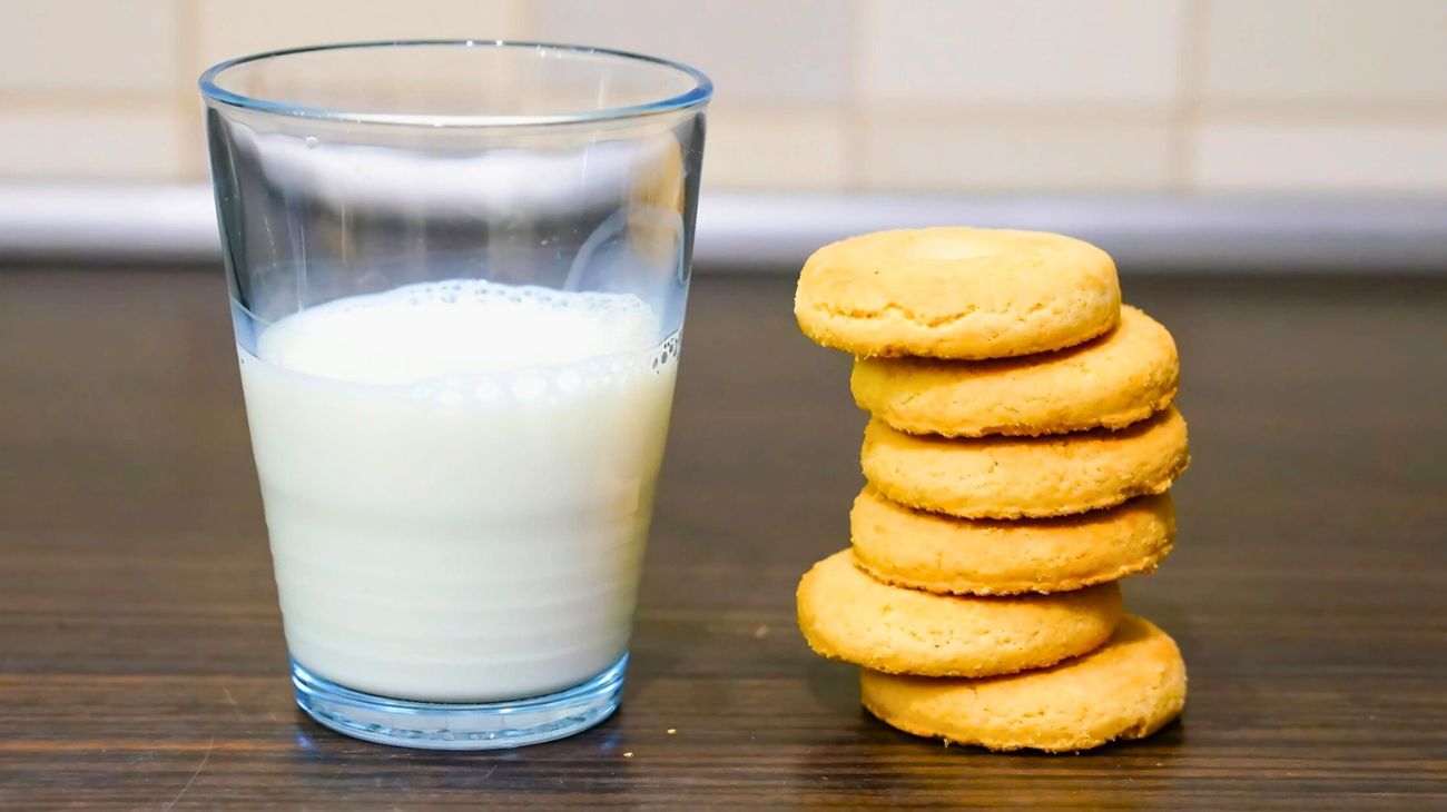 Colazione alternativa latte biscotti