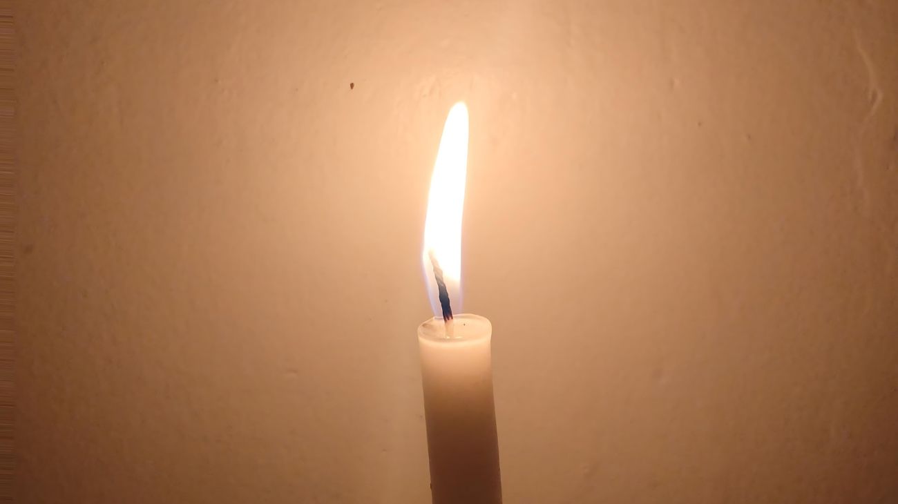 La cera della candela aiuterà ad avere rubinetti sempre brillanti