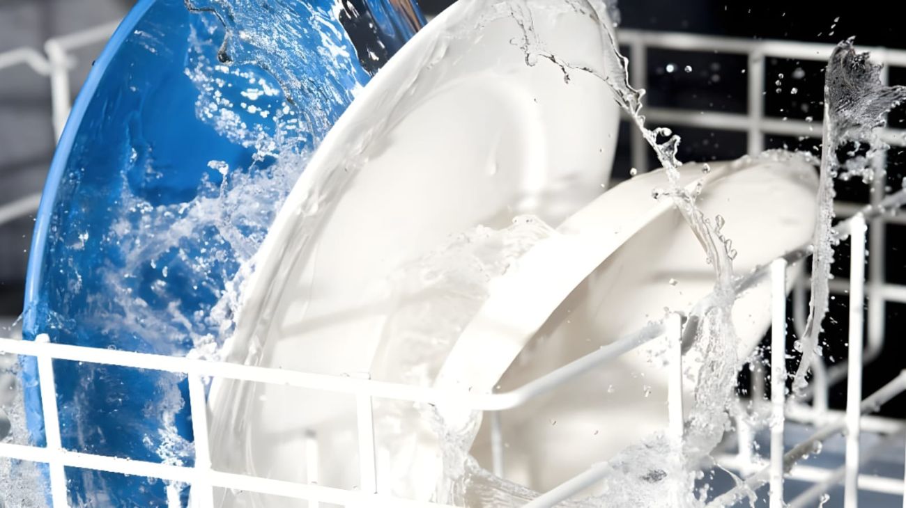 Lavastoviglie, come utilizzare la palline di stagnola per ottenere benefici