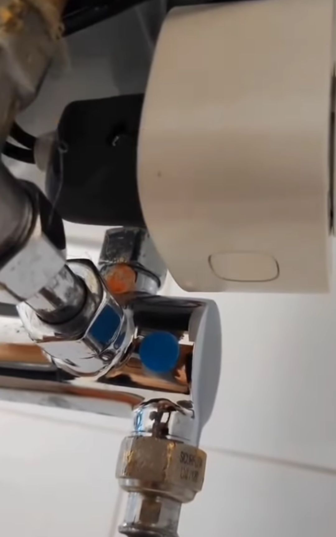 Scaldabagno, come risparmiare con questi due strumenti