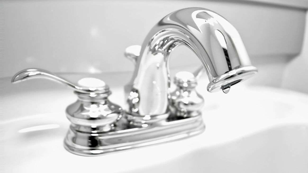 Rubinetti, come funziona il trucco della candela per pulirli