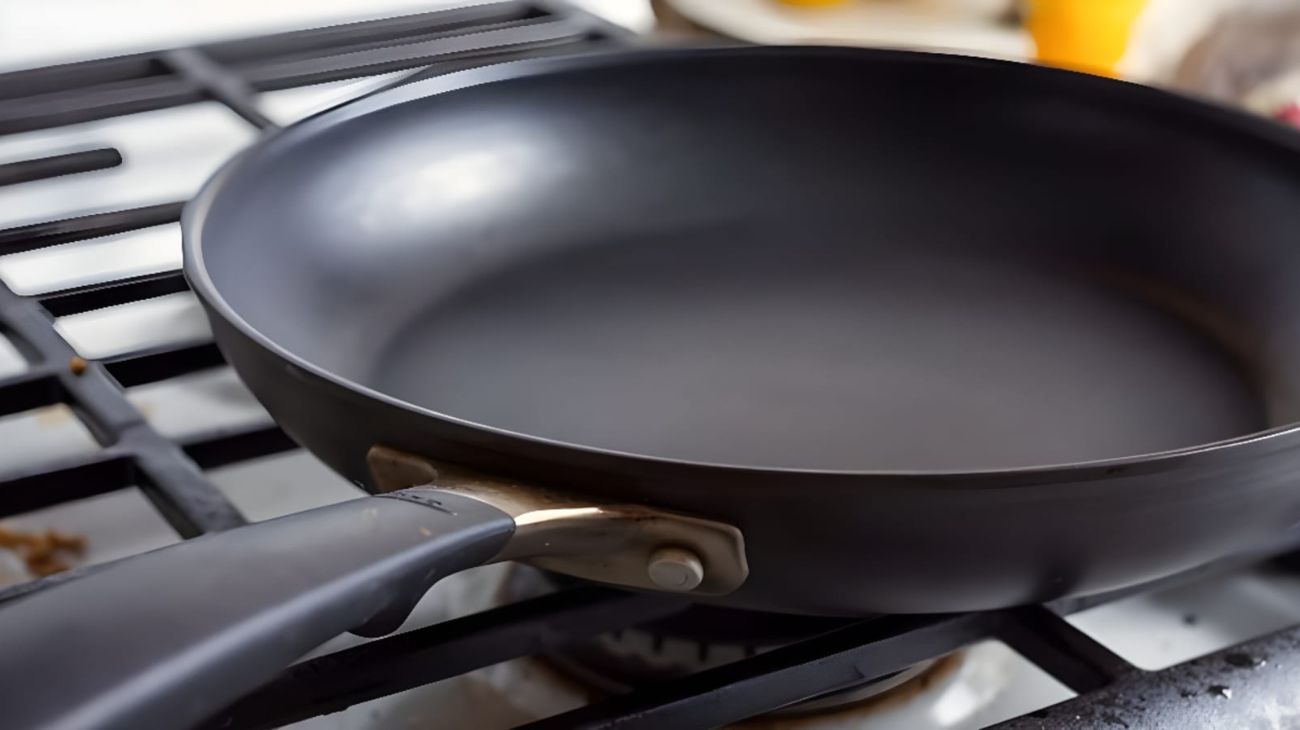 Le padelle antiaderenti e i potenziali rischi per la salute