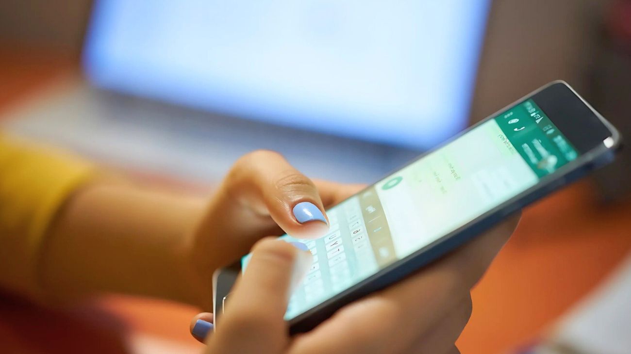 Cronologia WhatsApp spazio telefono