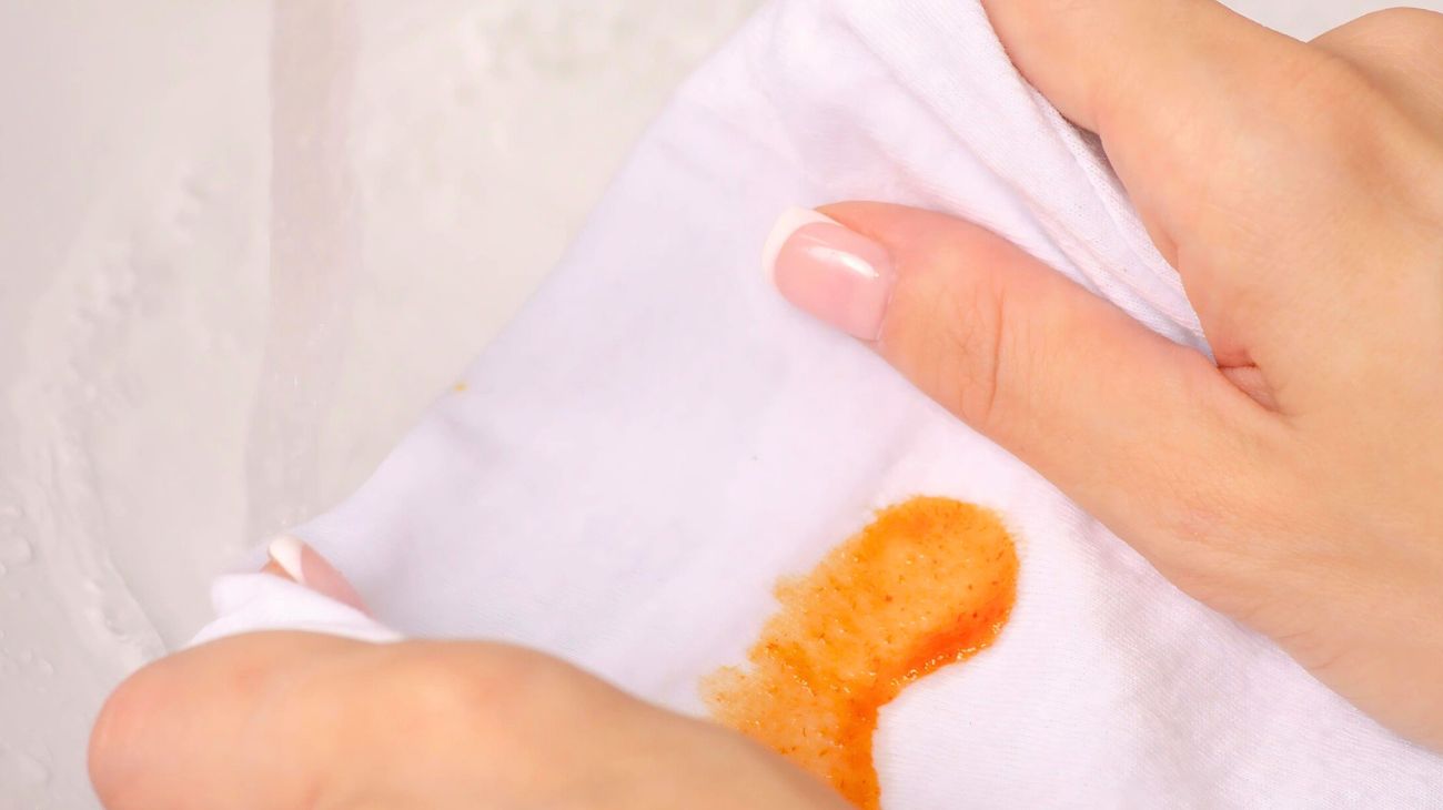 Vestiti asciugamani macchiati